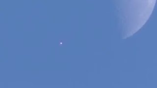 Watch UFO Sighting with Glowing Orb Near Moon in Los Angeles - FindingUFO