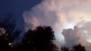 Watch Blinking UFO Heading Towards Huge Thunderstorm Cloud over Villa Giardino (Argentina) - FindingUFO