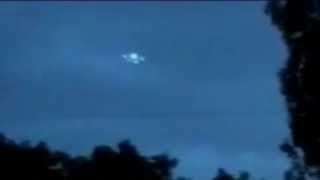 Watch UFO Sighting with Glowing Light Formation over Lahore, Pakistan - FindingUFO