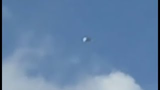 Watch Silver Craft Spotted Hovering Over A Town In Manitoba, Canada. April 21, 2019