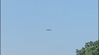 Watch Flying Saucer Type UFO Spotted Over Lake Michigan, Chicago. June 12, 2021